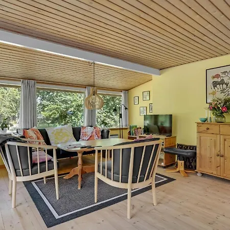 3 Bedroom In Vaeggerlose * Bøtø By
